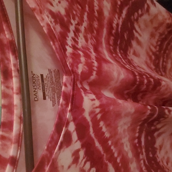 Vneck pink tiedye - Picture 2 of 2